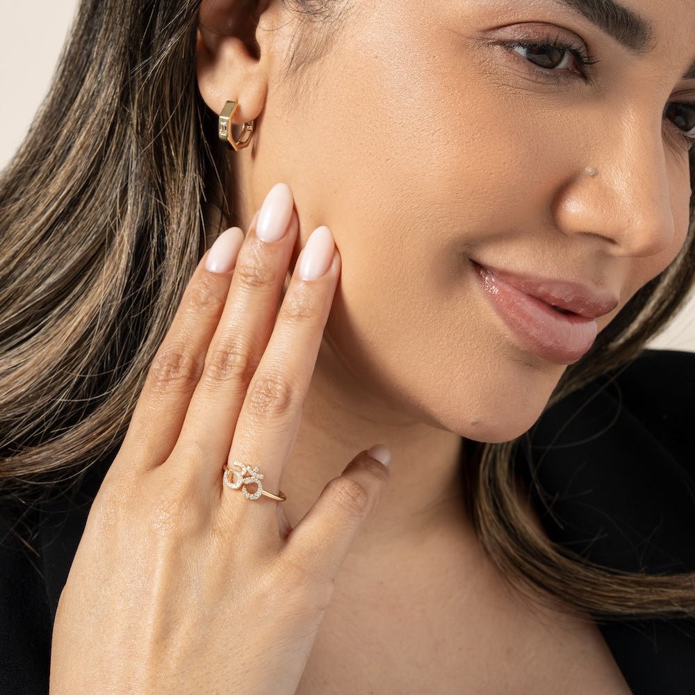 Bold Om Ring